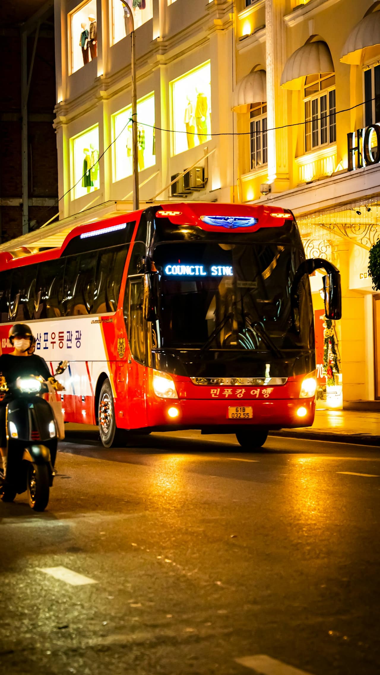 Sleeper bus / limousine van